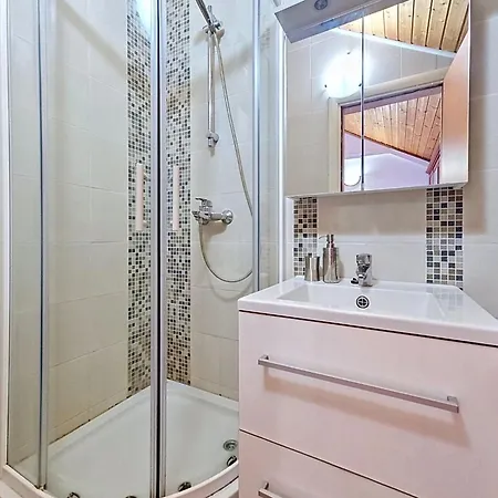Nyaraló Sofija By Interhome Povlja