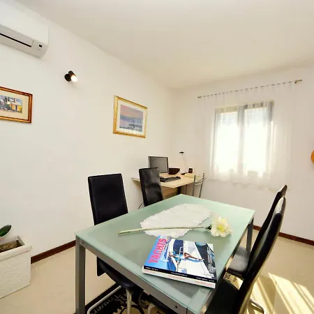 Nyaraló Sofija By Interhome Povlja